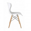 Weißer skandinavischer Stuhl