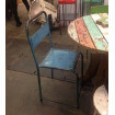 Vintage-Metallstuhl blau